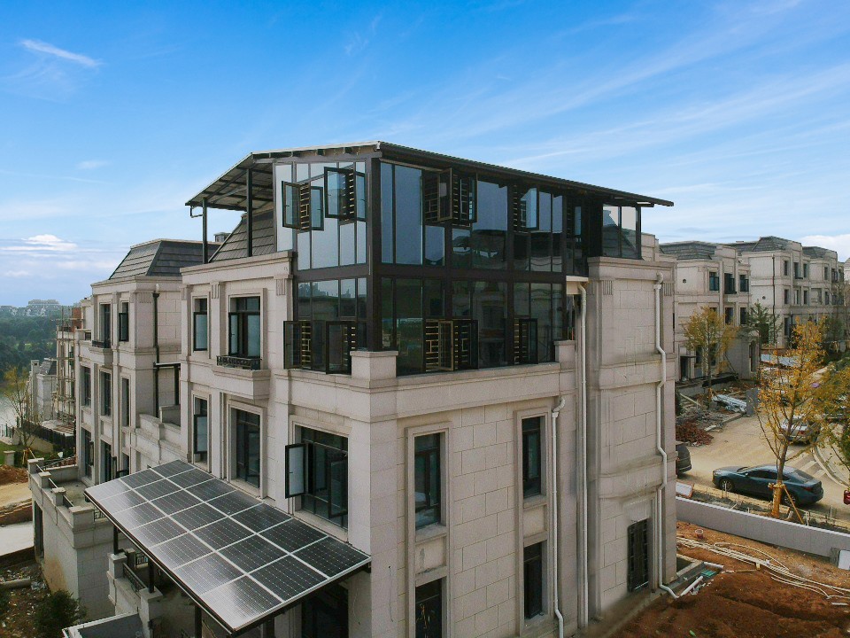 [别墅光伏阳光房]望城别墅高端定造绿色节能阳光房屋顶34.1千瓦项目